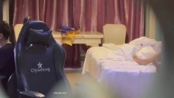 最新猫眼偷拍大集合，从猫眼和门缝里偷窥情侣做爱，不乏高颜值情侣，喝酒再干炮 截图9