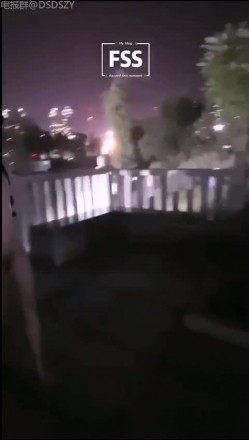 ️国产极品露出大神【FSSZX】大街上旁若无人地超大胆露出 截图13