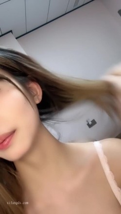 重磅~新尤物女神降临！~颜值身材秒杀一切网红明星，尺度全开翘臀扣穴自摸发骚【弯莞】翘臀扣穴 截图4