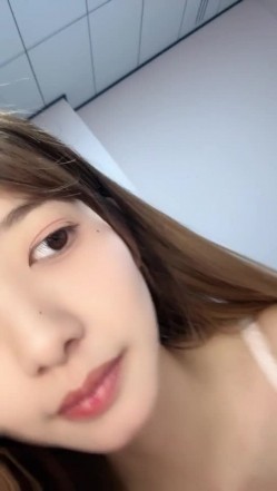 重磅~新尤物女神降临！~颜值身材秒杀一切网红明星，尺度全开翘臀扣穴自摸发骚【弯莞】翘臀扣穴 截图9