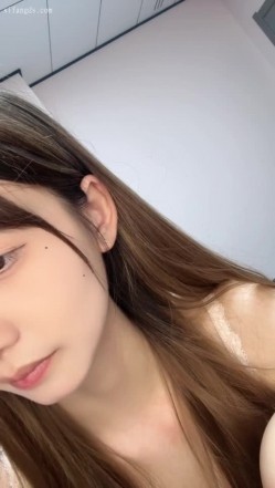 重磅~新尤物女神降临！~颜值身材秒杀一切网红明星，尺度全开翘臀扣穴自摸发骚【弯莞】翘臀扣穴 截图13