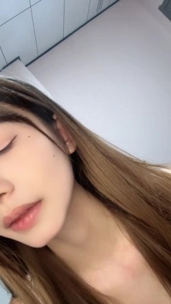 重磅~新尤物女神降临！~颜值身材秒杀一切网红明星，尺度全开翘臀扣穴自摸发骚【弯莞】翘臀扣穴 截图14