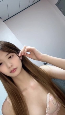 重磅~新尤物女神降临！~颜值身材秒杀一切网红明星，尺度全开翘臀扣穴自摸发骚【弯莞】翘臀扣穴 截图15