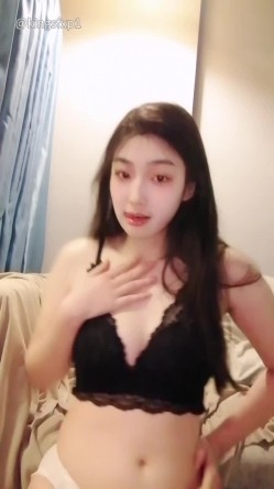 新人18岁小粉【鸭鸭是个m】顶级校花 好骚sm捆绑自慰 被男友道具狂玩屄 调教口爆吞精太糟蹋 截图2