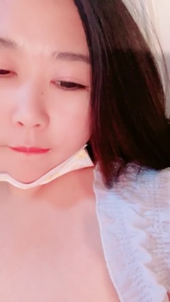 说话嗲嗲的肉肉妹子，露脸大黑牛自慰表情骚气，逼逼外阴干净白虎，超粉穴 截图10