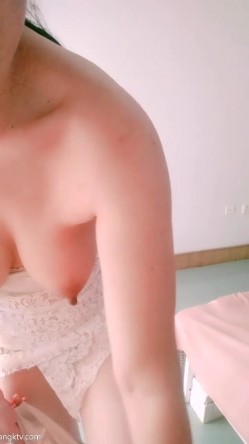 【盐奶咖啡】，28岁的颜值奶妈，揪奶头，狂拉奶，吸奶猛吐奶，刺激~自产自销，这乳汁量真是多 截图10