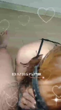 绿帽奴，换妻大神，【12316757_Qizhi】娇妻绝版福利 娇妻老公情人三人行其乐融融 截图4
