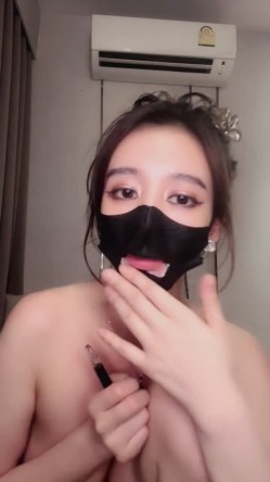 尤物推荐【美人儿】逆天女神 颜值身材吊打网红明星 美到窒息 绿播下海 全裸下厨 跳蛋自慰爽 截图9