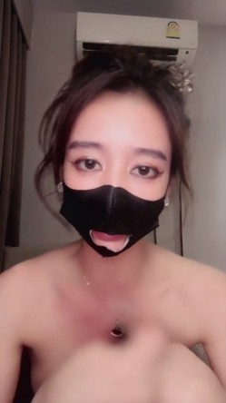 尤物推荐【美人儿】逆天女神 颜值身材吊打网红明星 美到窒息 绿播下海 全裸下厨 跳蛋自慰爽 截图10