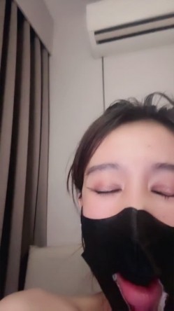 尤物推荐【美人儿】逆天女神 颜值身材吊打网红明星 美到窒息 绿播下海 全裸下厨 跳蛋自慰爽 截图12