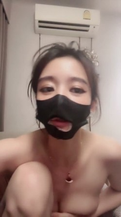 尤物推荐【美人儿】逆天女神 颜值身材吊打网红明星 美到窒息 绿播下海 全裸下厨 跳蛋自慰爽 截图14