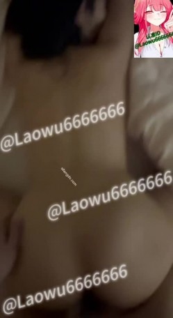 【绿帽淫妻】反差眼镜少妇，极品高颜值露脸人妻「SMMSMM」，约炮入珠单男，和上门推油男技师调情，被当作母狗多人淫趴调教 截图8