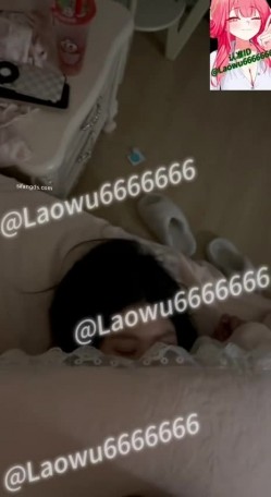 【绿帽淫妻】反差眼镜少妇，极品高颜值露脸人妻「SMMSMM」，约炮入珠单男，和上门推油男技师调情，被当作母狗多人淫趴调教 截图10