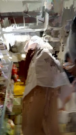 论坛VIP资源大师极限贴身CD超多漂亮小姐姐亮点多多各种骚丁露臀蕾丝骚内COSER美眉直接真空露逼 截图9