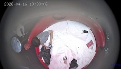 酒店情趣圆床偷拍清纯女孩换上黑丝情趣内衣让帅气男友操穴 截图10