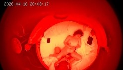 酒店情趣圆床偷拍清纯女孩换上黑丝情趣内衣让帅气男友操穴 截图13
