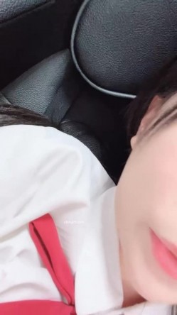 【京鱼儿】19岁童颜巨乳 女仆学生制服 道具自慰 流白浆 ！高人气19岁学生妹 白皙大奶！！ 截图16
