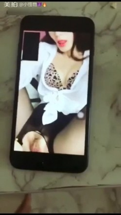 胸大腰细的网红美女鹿少女在家性欲难耐和男友手机视频勾引他,在椅子上被操的大叫：小骚逼好爽,大鸡巴操死我! 截图6
