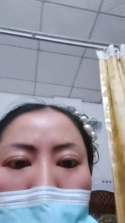 推油【盘医生】正宗少妇在店里偷拍客户全身精油推拿 跳弹 真实刺激，偷拍良家 截图4