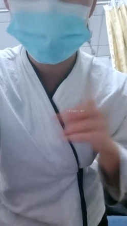 推油【盘医生】正宗少妇在店里偷拍客户全身精油推拿 跳弹 真实刺激，偷拍良家 截图7
