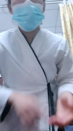 推油【盘医生】正宗少妇在店里偷拍客户全身精油推拿 跳弹 真实刺激，偷拍良家 截图10