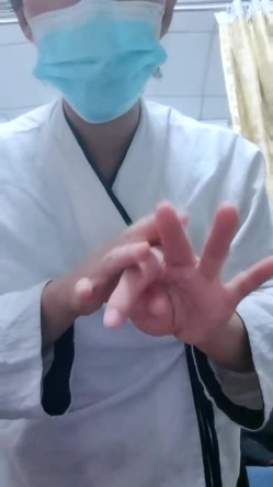 推油【盘医生】正宗少妇在店里偷拍客户全身精油推拿 跳弹 真实刺激，偷拍良家 截图12