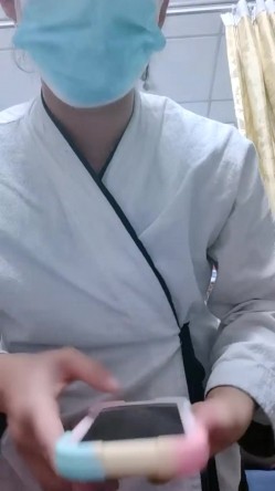 推油【盘医生】正宗少妇在店里偷拍客户全身精油推拿 跳弹 真实刺激，偷拍良家 截图14