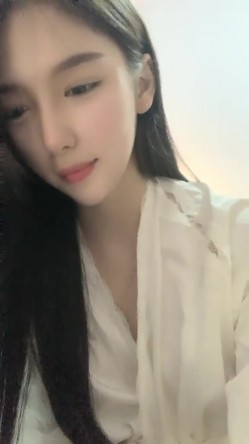 颜值爆表~【偷走一头猪】这么美也下海了 可惜了，从头到脚都长在了男人的审美上 截图2