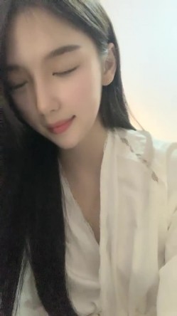 颜值爆表~【偷走一头猪】这么美也下海了 可惜了，从头到脚都长在了男人的审美上 截图4