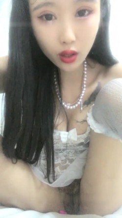颜值不错大奶妹子【香蕉妹妹】情趣装单人自慰，沙发跳蛋塞逼近距离特写 截图7