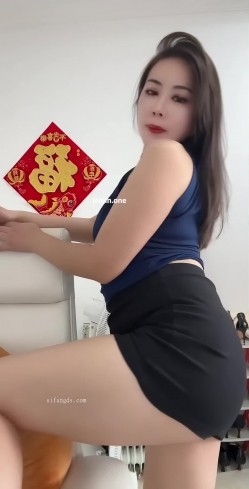 【快手福利】丝袜美腿御姐，人气小网红【美少妇】风情万种，女人味十足，正是最骚最有韵味的年纪，大尺度全裸！ 截图1