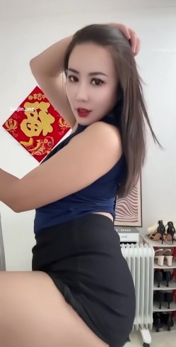 【快手福利】丝袜美腿御姐，人气小网红【美少妇】风情万种，女人味十足，正是最骚最有韵味的年纪，大尺度全裸！ 截图8