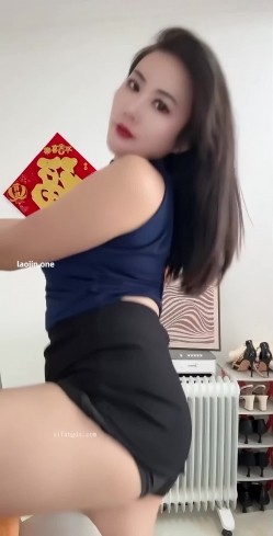 【快手福利】丝袜美腿御姐，人气小网红【美少妇】风情万种，女人味十足，正是最骚最有韵味的年纪，大尺度全裸！ 截图10