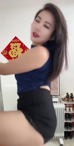 【快手福利】丝袜美腿御姐，人气小网红【美少妇】风情万种，女人味十足，正是最骚最有韵味的年纪，大尺度全裸！ 截图11