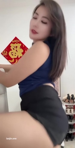 【快手福利】丝袜美腿御姐，人气小网红【美少妇】风情万种，女人味十足，正是最骚最有韵味的年纪，大尺度全裸！ 截图15