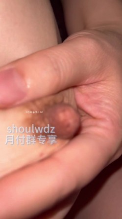 PUA大神【受肉完犊子】VIP福利，操控举牌，超多反差学生小母狗，紫薇裸舞，有露脸 截图6
