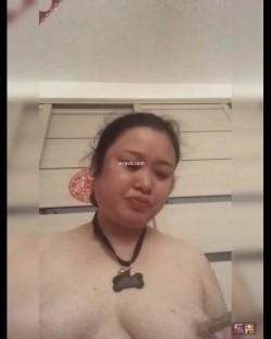 曝光流出！网调饥渴少妇变态狗奴手持身份证 舔便池喝厕水含拖鞋掌脸毫无下限 自慰母狗撒尿 截图9
