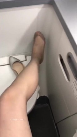 【真实空姐】各大航空美丽空姐不欲人知的真实反差 截图1