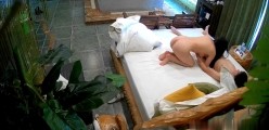 《黑客破解》小哥酒店约炮极品身材的女友 玩69啪啪一炮干了30分钟精力还是不错 截图2