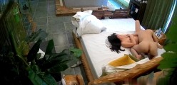 《黑客破解》小哥酒店约炮极品身材的女友 玩69啪啪一炮干了30分钟精力还是不错 截图3