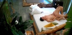 《黑客破解》小哥酒店约炮极品身材的女友 玩69啪啪一炮干了30分钟精力还是不错 截图4