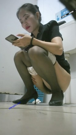 大型购物中心内部女厕偷拍 多位黑丝美女店员的各种极品美鲍鱼 截图3