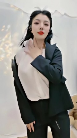 青春无敌，抖音风艺校美少女【杨晓花】定制福利，露脸露点，各种热门BGM裸舞 截图1