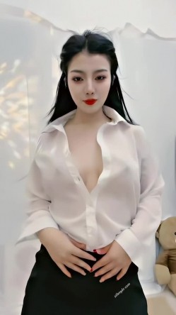 青春无敌，抖音风艺校美少女【杨晓花】定制福利，露脸露点，各种热门BGM裸舞 截图5