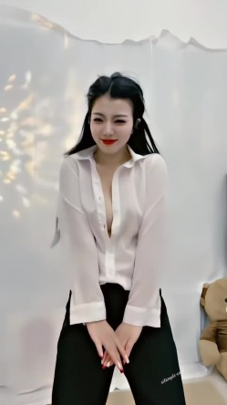 青春无敌，抖音风艺校美少女【杨晓花】定制福利，露脸露点，各种热门BGM裸舞 截图6