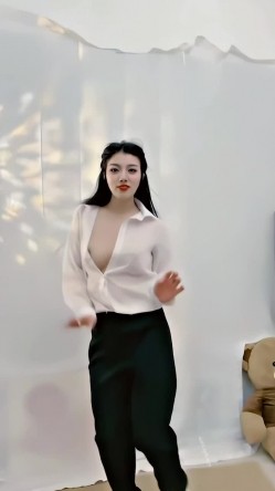 青春无敌，抖音风艺校美少女【杨晓花】定制福利，露脸露点，各种热门BGM裸舞 截图7