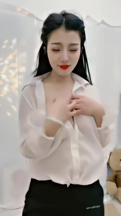 青春无敌，抖音风艺校美少女【杨晓花】定制福利，露脸露点，各种热门BGM裸舞 截图8