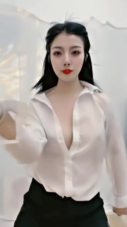 青春无敌，抖音风艺校美少女【杨晓花】定制福利，露脸露点，各种热门BGM裸舞 截图9