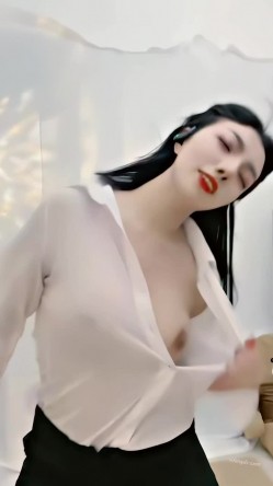 青春无敌，抖音风艺校美少女【杨晓花】定制福利，露脸露点，各种热门BGM裸舞 截图10