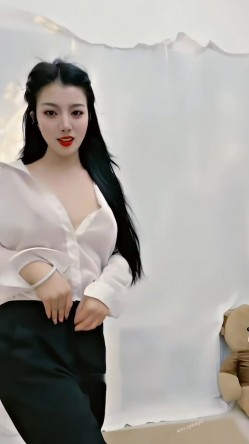 青春无敌，抖音风艺校美少女【杨晓花】定制福利，露脸露点，各种热门BGM裸舞 截图12